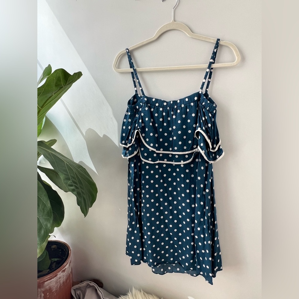 Uniqlo Polka Dot Vintage Look Dress. It has pockets!!!!! // Size S